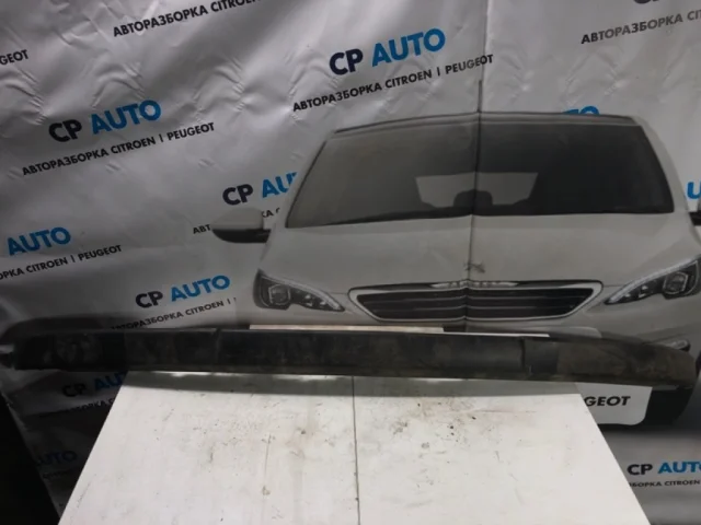 Накладка заднего бампера для Citroen C4 Хэтчбек 2010-2016 на фотографиях