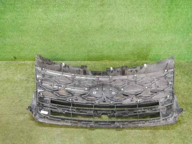 Решетка радиатора для Ford Explorer U502 rest 2014-2019 на фотографиях