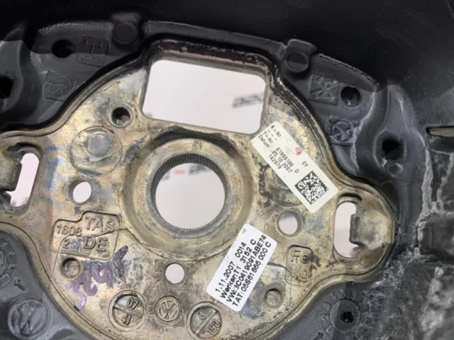 Руль для Volkswagen Passat Variant (B6, Typ 3C) 2004-2010 на фотографиях