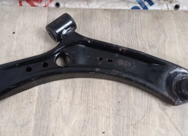 Рычаг передний правый нижний для Suzuki SX4 I Rest 2010-2013 на фотографиях