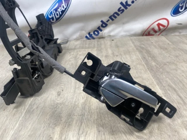 Замок двери задней правой для Ford Galaxy CD340 2006-2015 на фотографиях