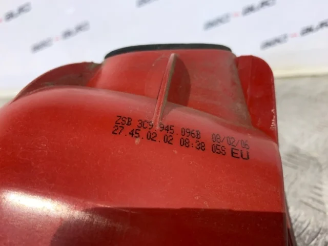 Фонарь внешний правый для Volkswagen Passat Variant (B6, Typ 3C) 2004-2010 на фотографиях