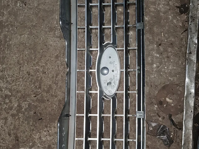 Решетка радиатора для Ford Explorer UN152 2001-2005 на фотографиях