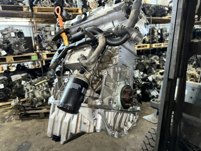 Двигатель для Audi A4 B6 Avant 2000-2004 на фотографиях