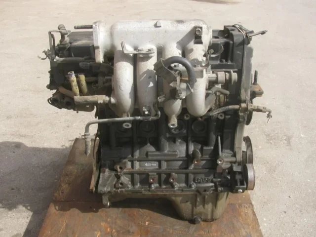 Двигатель без навесного для Hyundai Accent 2 Хэтчбек LC 2000-2005 на фотографиях