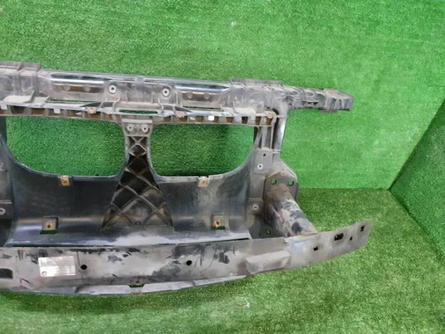 Панель радиатора (телевизор) для BMW 1er Е81 2007-2012 на фотографиях