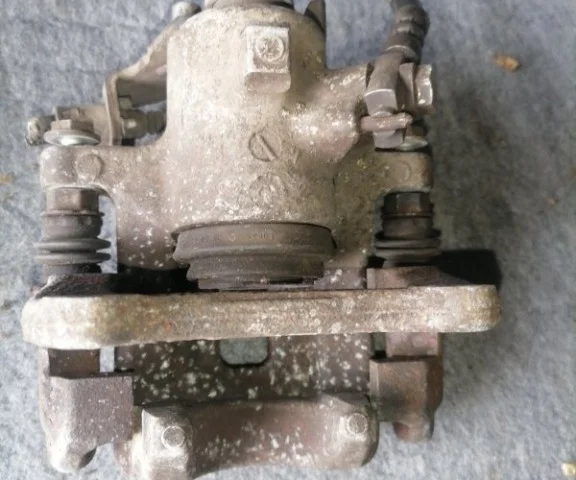 Суппорт задний правый для Audi A4 B5 1994-2001 на фотографиях