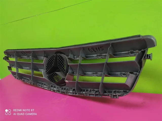 Решетка радиатора для Mercedes-Benz C class C204 2008-2015 на фотографиях