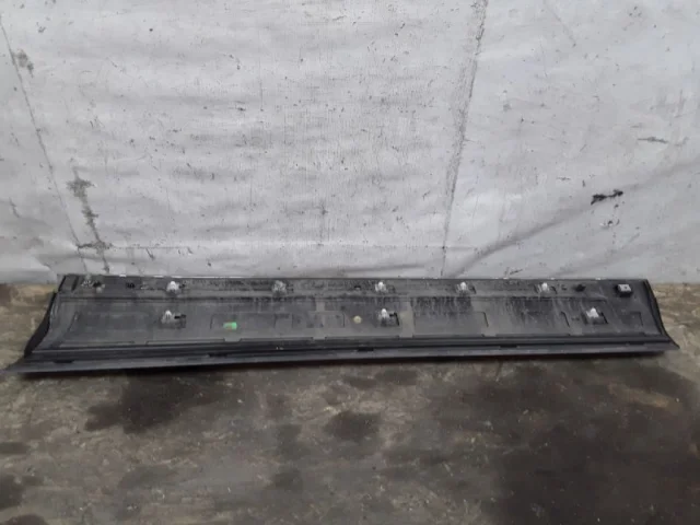 Накладка на дверь передняя левая для Volkswagen Touareg II (7P5) Rest 2014-2018 на фотографиях