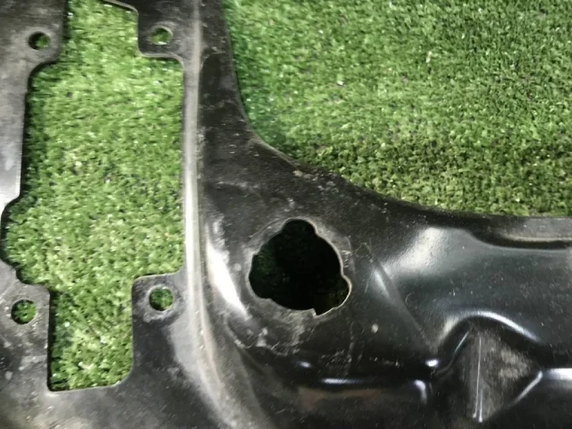 Панель радиатора (телевизор) для BMW 1er Ф21 2012-2014 на фотографиях