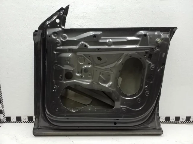 Дверь передняя правая для Audi Q8 4M 2018-2023 на фотографиях