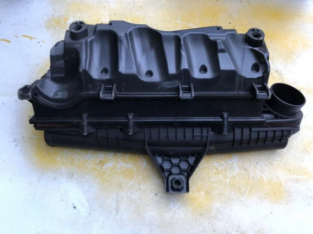 Корпус воздушного фильтра для Citroen C4 Хэтчбек 2010-2016 на фотографиях