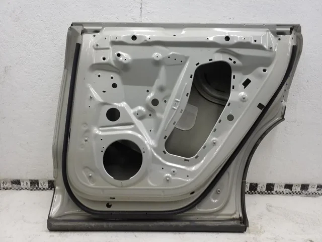 Дверь задняя правая для Audi Q8 4M 2018-2023 на фотографиях