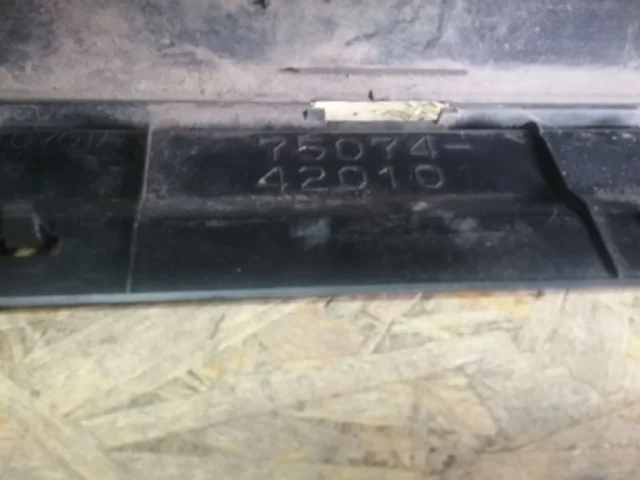 Накладка на дверь передняя левая для Toyota RAV4 XA40 2013-2015 на фотографиях