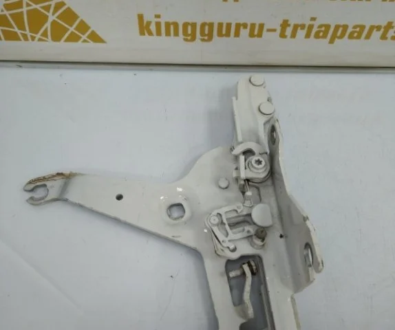 Петля капота левая для BMW X5 F15 (Ф15) 2013-2018 на фотографиях