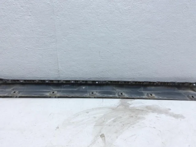 Накладка порога левая для Renault Duster HM 2020+ на фотографиях