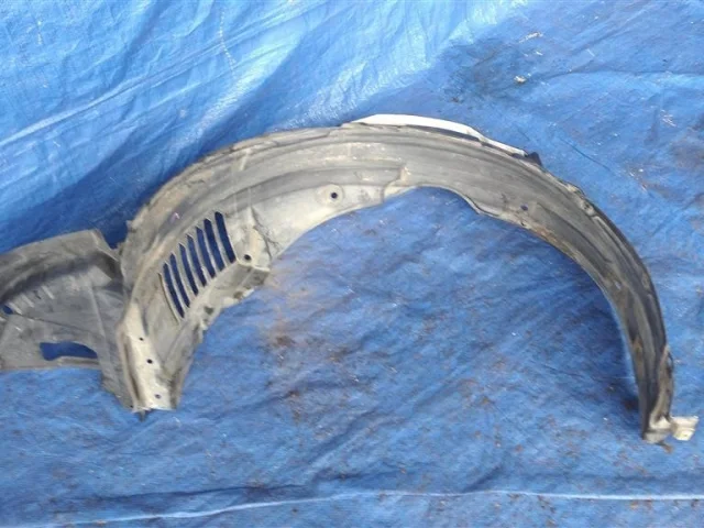 Крылья для Toyota Avensis Универсал T250 2003-2008 на фотографиях