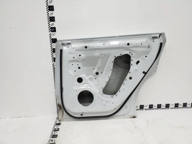 Дверь задняя правая для Audi Q8 4M 2018-2023 на фотографиях