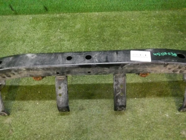 Усилитель бампера передний верхний для Infiniti QX 80 2013-2022 на фотографиях