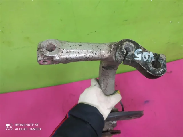 Кулак поворотный левый для Audi A4 B7 Avant 2004-2008 на фотографиях