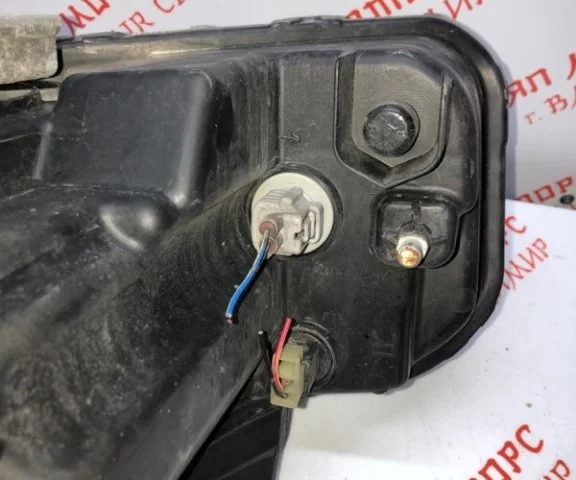 Фара правая для Suzuki SX4 2006-2009 на фотографиях