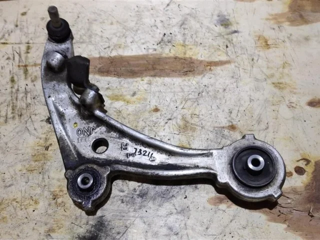 Качающийся рычаг правый для Nissan Teana J32 2008-2013 на фотографиях