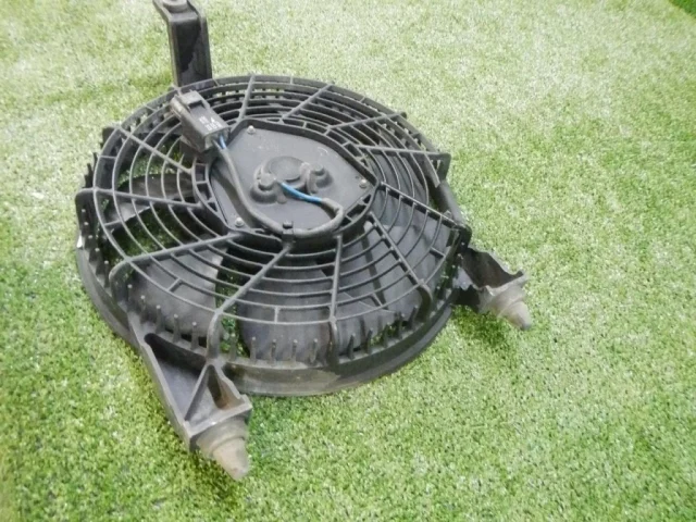 Вентилятор радиатора кондиционера для Toyota Land Cruiser J200 Rest2 2015-2021 на фотографиях