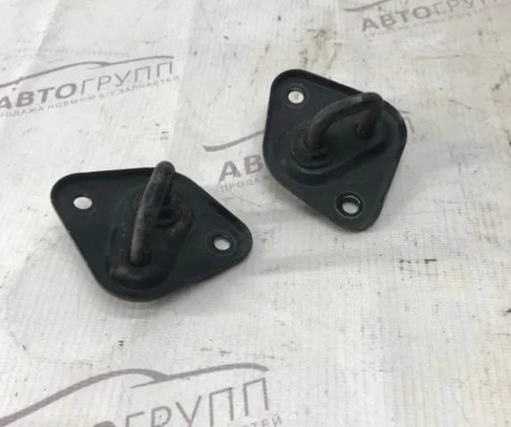 Замок капота правый для Mercedes-Benz C class W204 2007-2014 на фотографиях