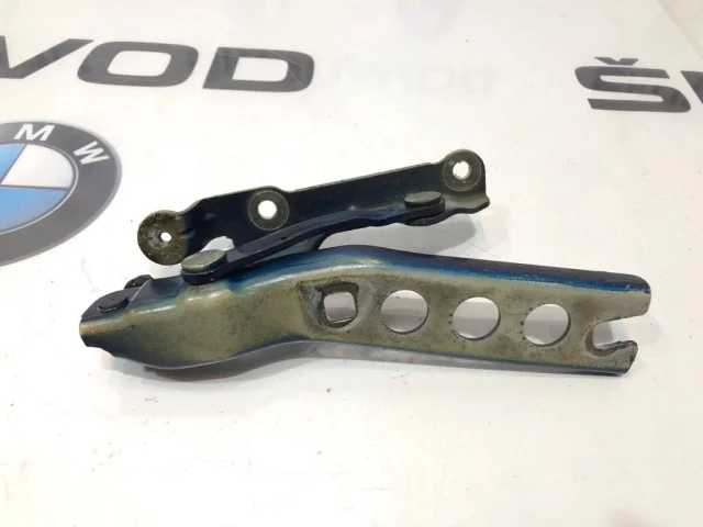 Петля капота левая для Skoda Octavia A5 на фотографиях