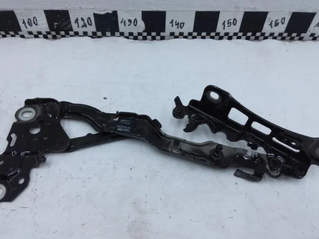 Петля капота левая для BMW 3er G20 2018+ на фотографиях