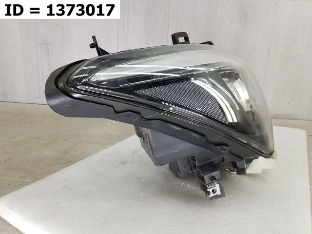 Фара правая для Infiniti QX 80 2013-2022 на фотографиях