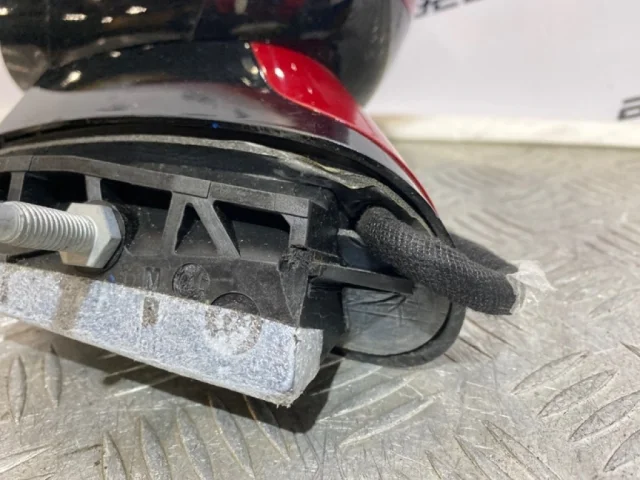 Стекла и зеркала для Citroen DS4 2011-2016 на фотографиях