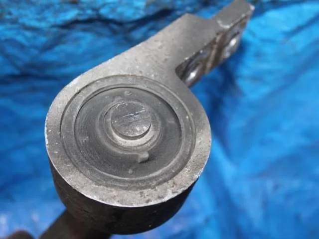 Качающийся рычаг правый для Nissan X-Trail T30 RU 2001-2007 на фотографиях