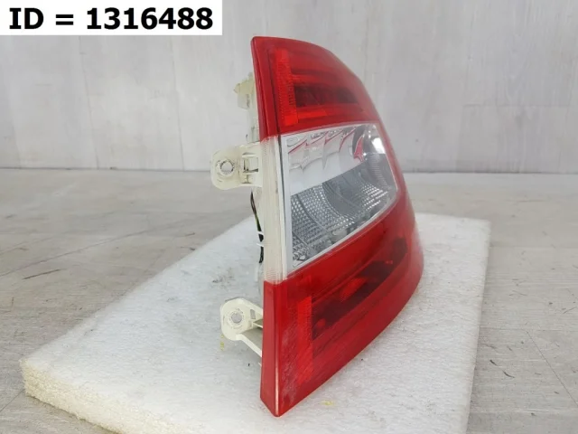 Фонарь правый для Skoda Octavia A7 Tour на фотографиях