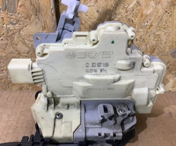 Центральный замок для Volkswagen Passat (B6, Typ 3C) 2005-2010 на фотографиях