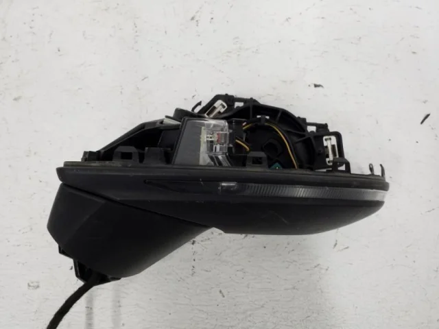 Стекла и зеркала для Audi A7 C8 2018+ на фотографиях