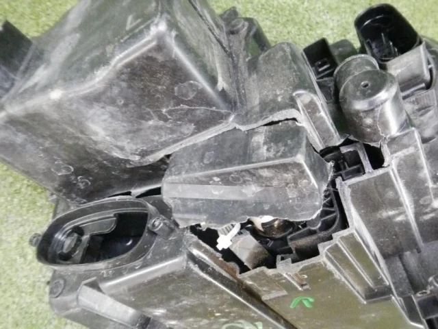 Фара левая для Skoda Octavia A7 Tour на фотографиях