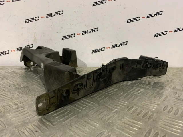 Кронштейн заднего бампера правый для Peugeot 308 SW T7 2007-2014 на фотографиях