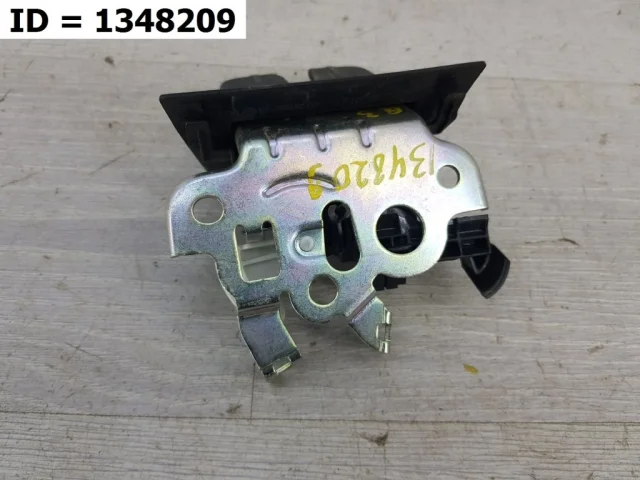 Замок багажника для Skoda Octavia A7 Tour на фотографиях