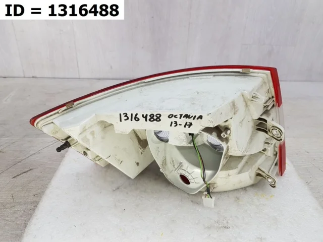 Фонарь правый для Skoda Octavia A7 Tour на фотографиях