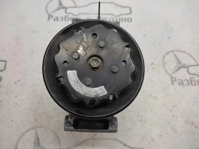 Компрессор кондиционера для Mercedes-Benz C class W202 1993-2001 на фотографиях