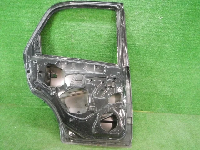 Дверь задняя левая для Suzuki SX4 2006-2009 на фотографиях