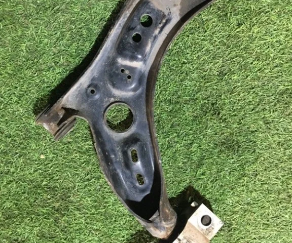 Рычаг передний левый нижний для Skoda Octavia A5 на фотографиях