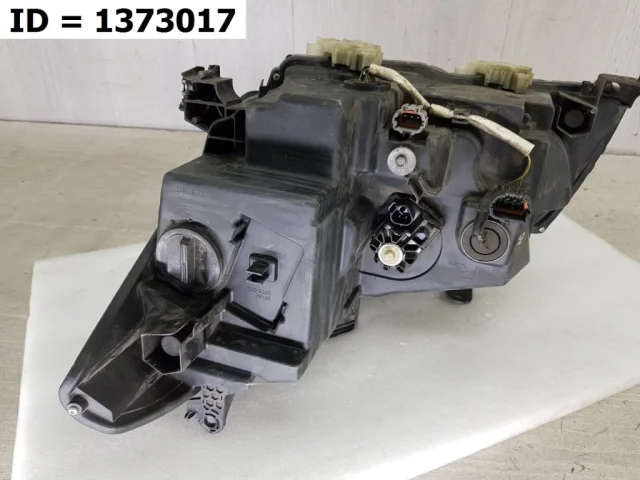 Фара правая для Infiniti QX 80 2013-2022 на фотографиях