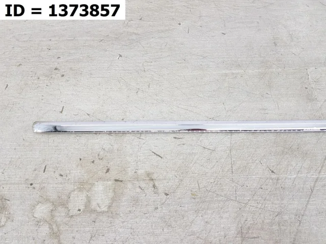 Накладка на дверь передняя левая для Volkswagen Passat (B6, Typ 3C) 2005-2010 на фотографиях