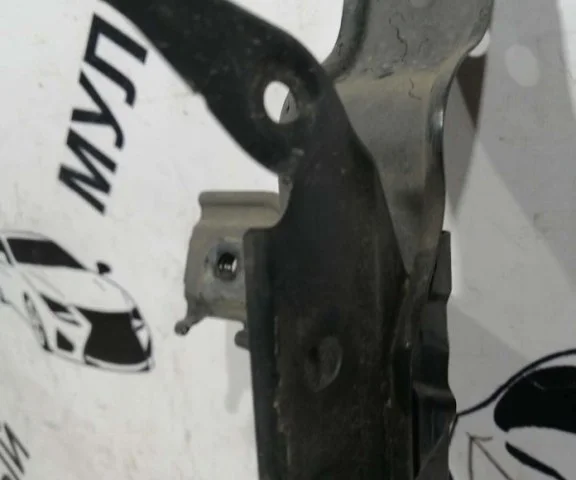 Кронштейн замка капота для Toyota RAV4 XA40 rest 2015-2019 на фотографиях