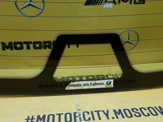 Стекло заднее для BMW 7er Е38 1994-2001 на фотографиях