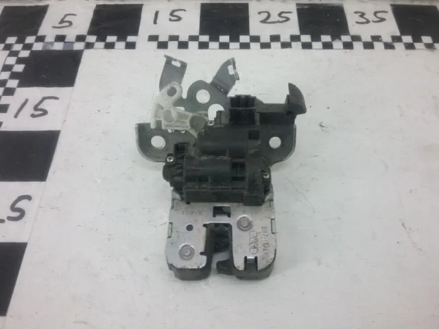 Замок багажника для Skoda Octavia A7 Tour на фотографиях