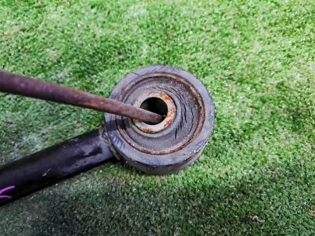 Стойка стабилизатора задняя для Nissan Murano Z51 2007-2015 на фотографиях