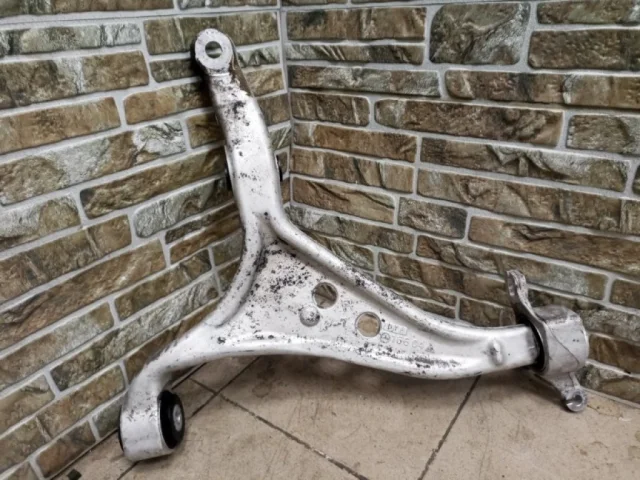 Рычаг передний правый нижний для Mercedes-Benz GL class X166 2012-2016 на фотографиях